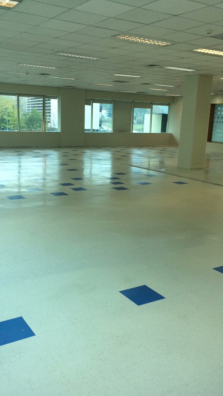Arriendo oficina 447m2  Ciudad Empresarial