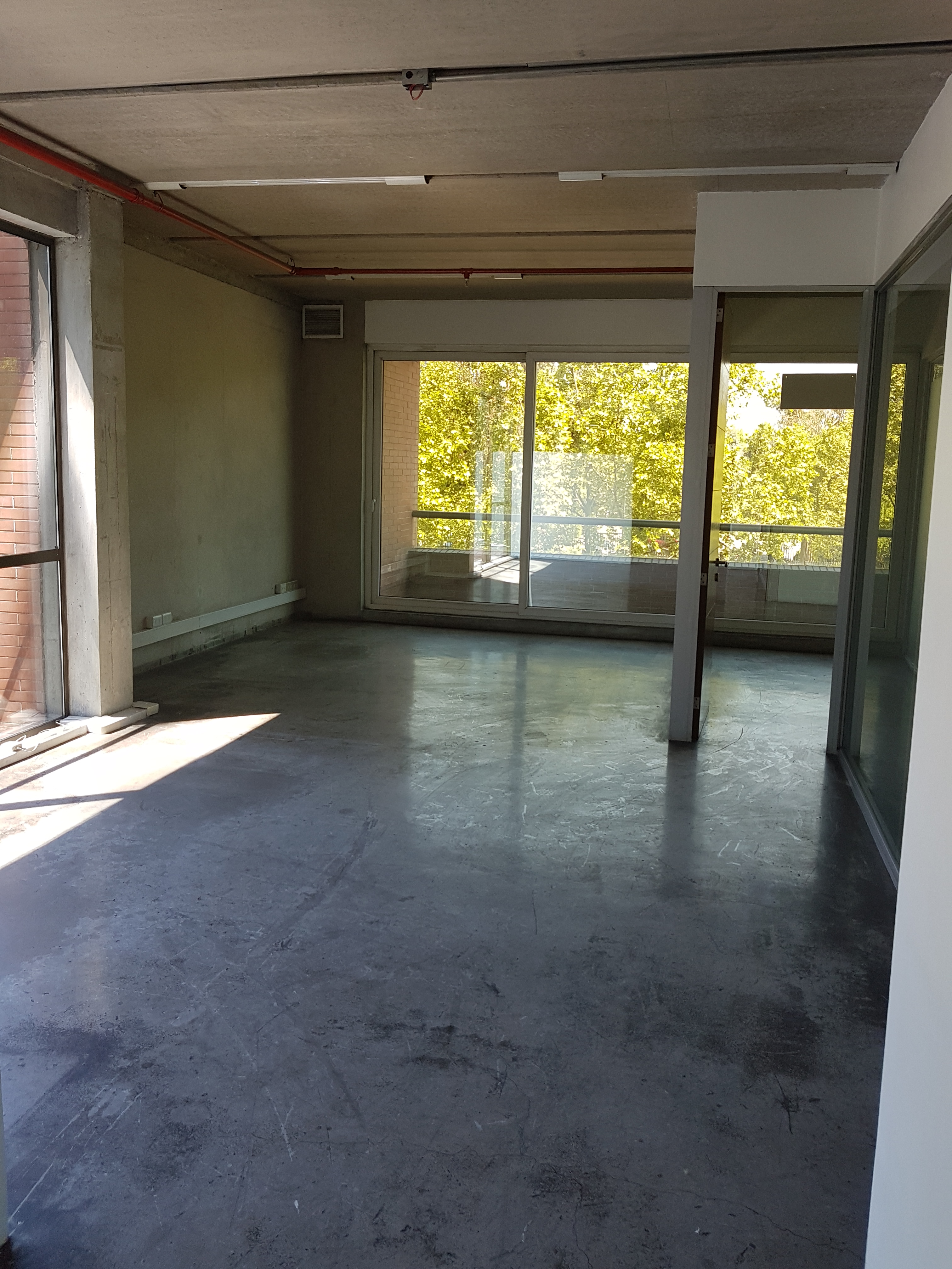 Oficina en Arriendo - Ciudad empresarial 90m2